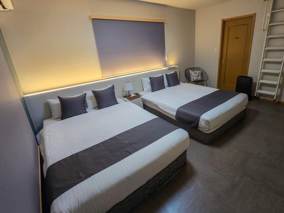Photo of the whole room, Bedroom