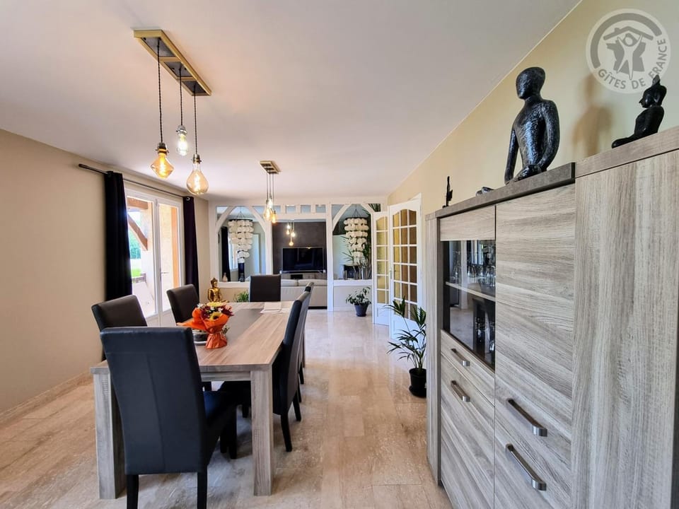 Villa spacieuse avec spa et jardin privé - Proche Paris - FR-1-527-67 House in Île-de-France