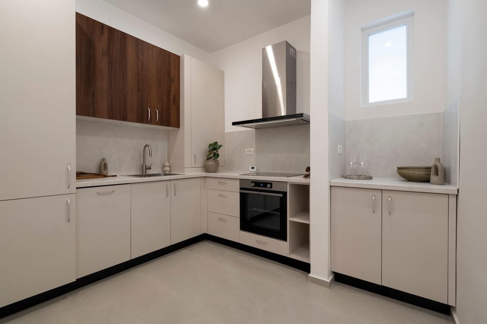Kitchen or kitchenette, dishwasher, oven, pet friendly, stove