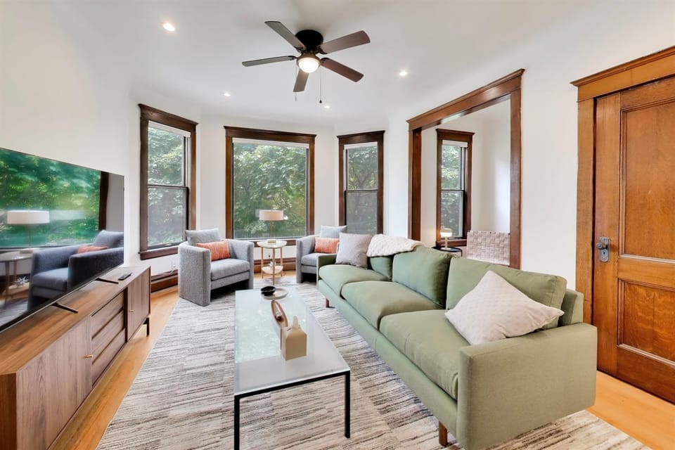 TV and multimedia, Living room, Seating area