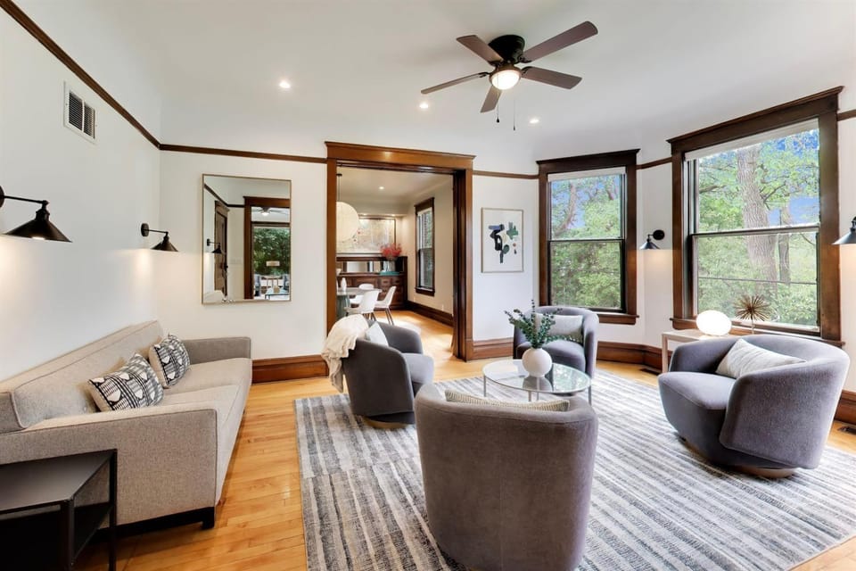 Living room, Seating area