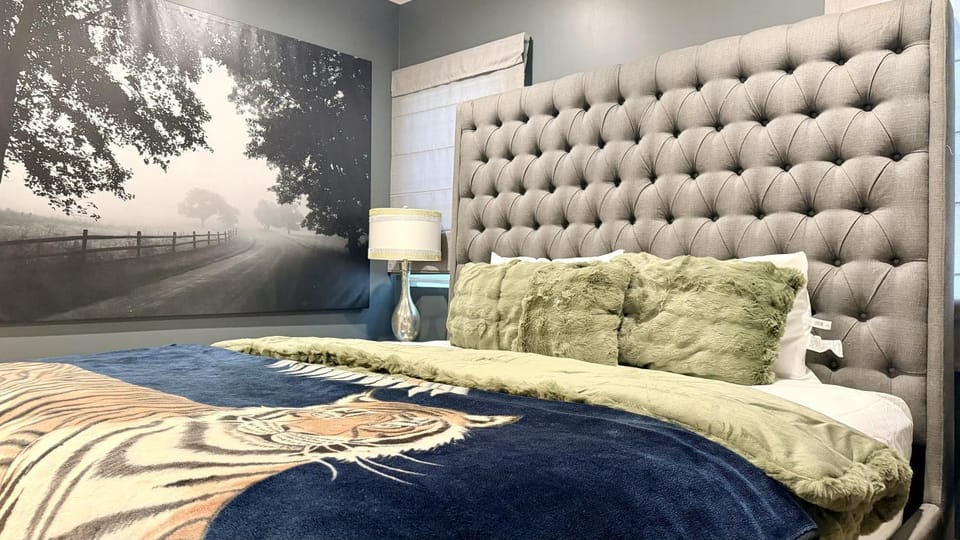 Soleil de Juin - A Couture Hollywood Retreat Apartment in Hollywood