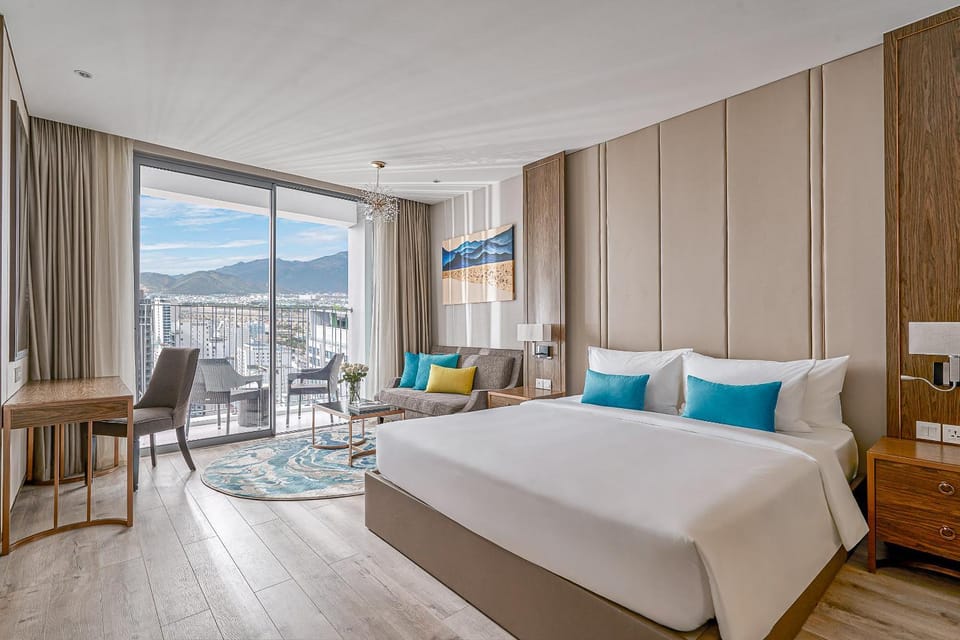 Bed, Natural landscape, Living room, Photo of the whole room, Seating area, Bedroom