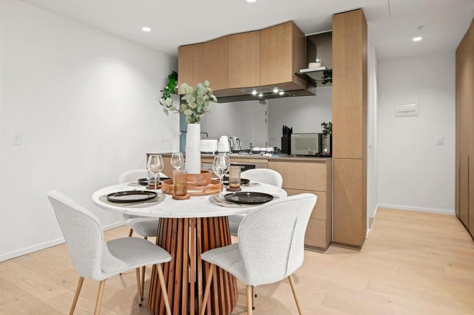 Sky High Luxury - Melbourne Square Pool, Gym Sauna Apartment in Southbank