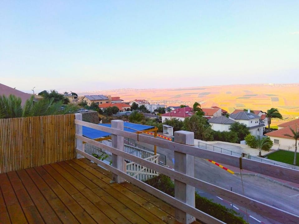 Point of view, luxurious wooden holiday home House in North District