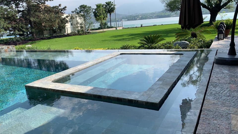 Hot Tub, Swimming pool, Swimming pool