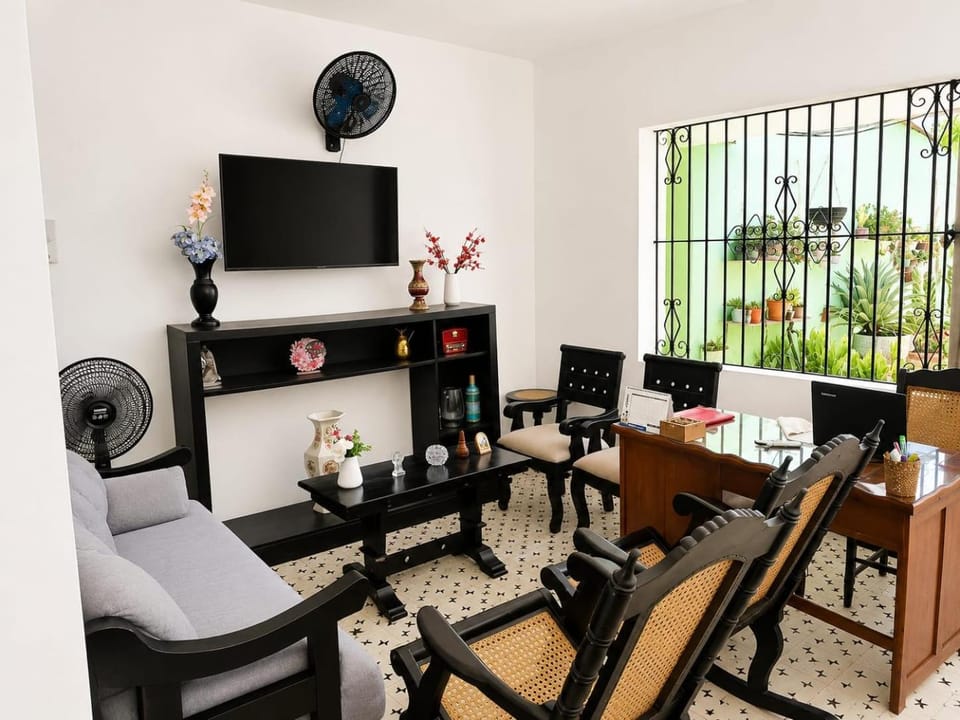 Communal lounge/ TV room