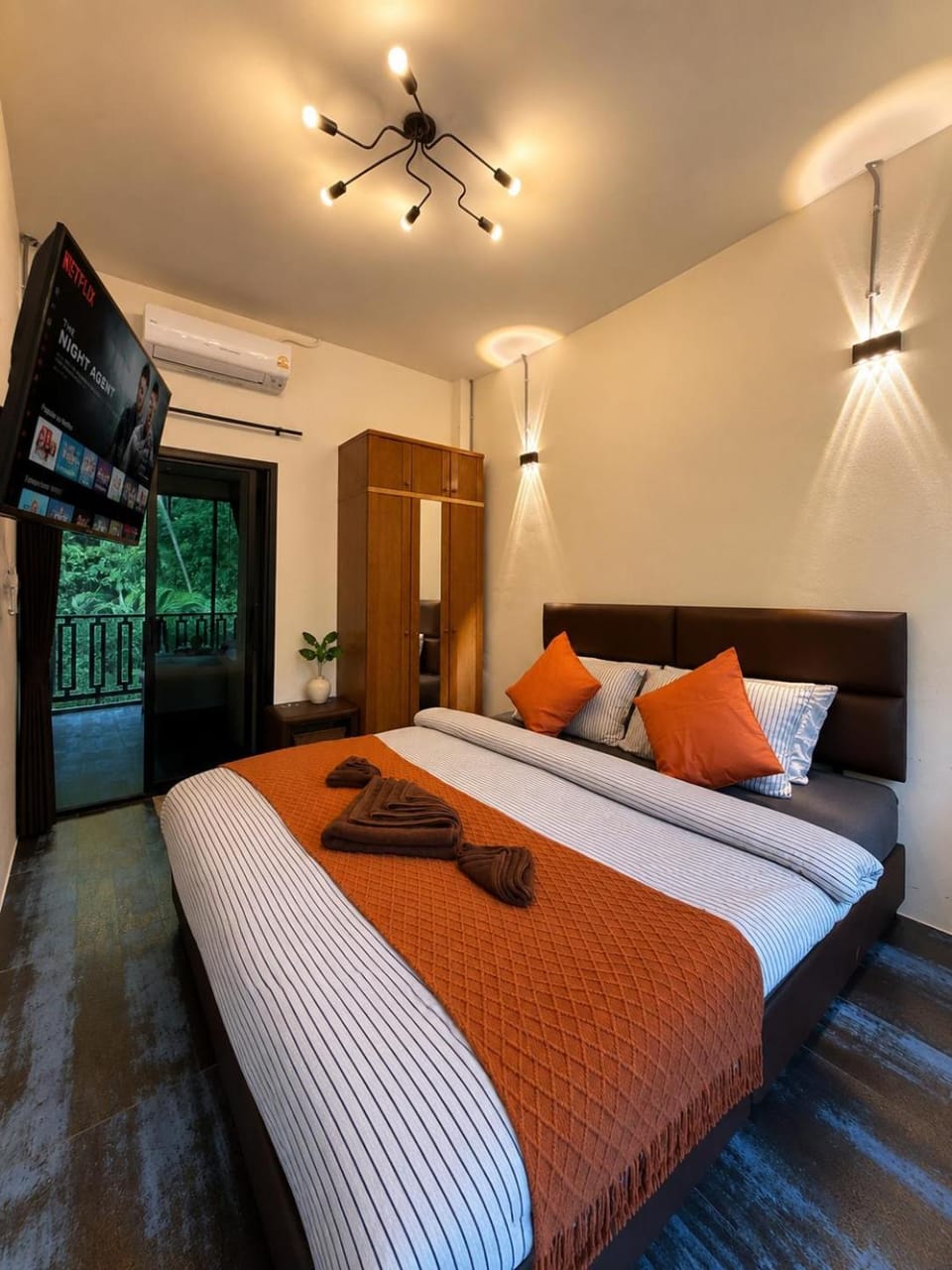 Communal lounge/ TV room, Bed, TV and multimedia, Photo of the whole room, Bedroom