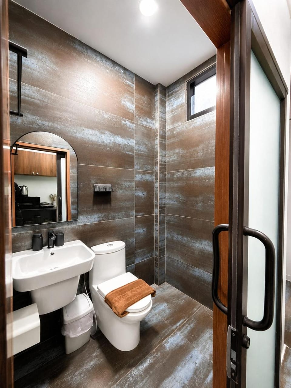 Shower, Toilet, Bathroom, towels