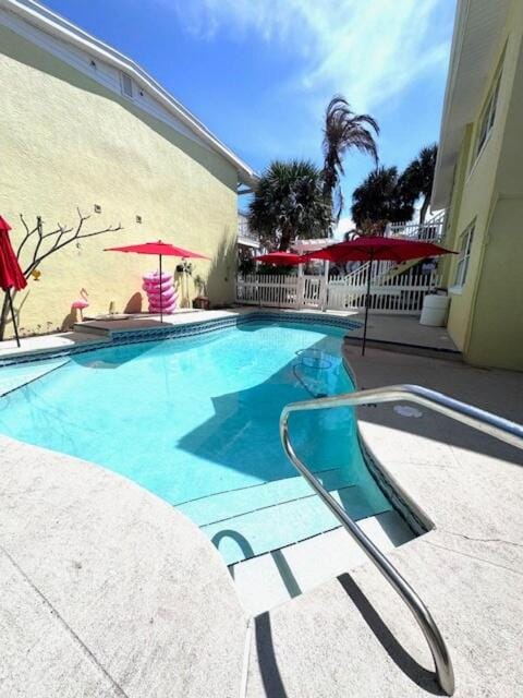 Tropical Beach Getaway, with pool Unit 6 Apartment in Cocoa Beach