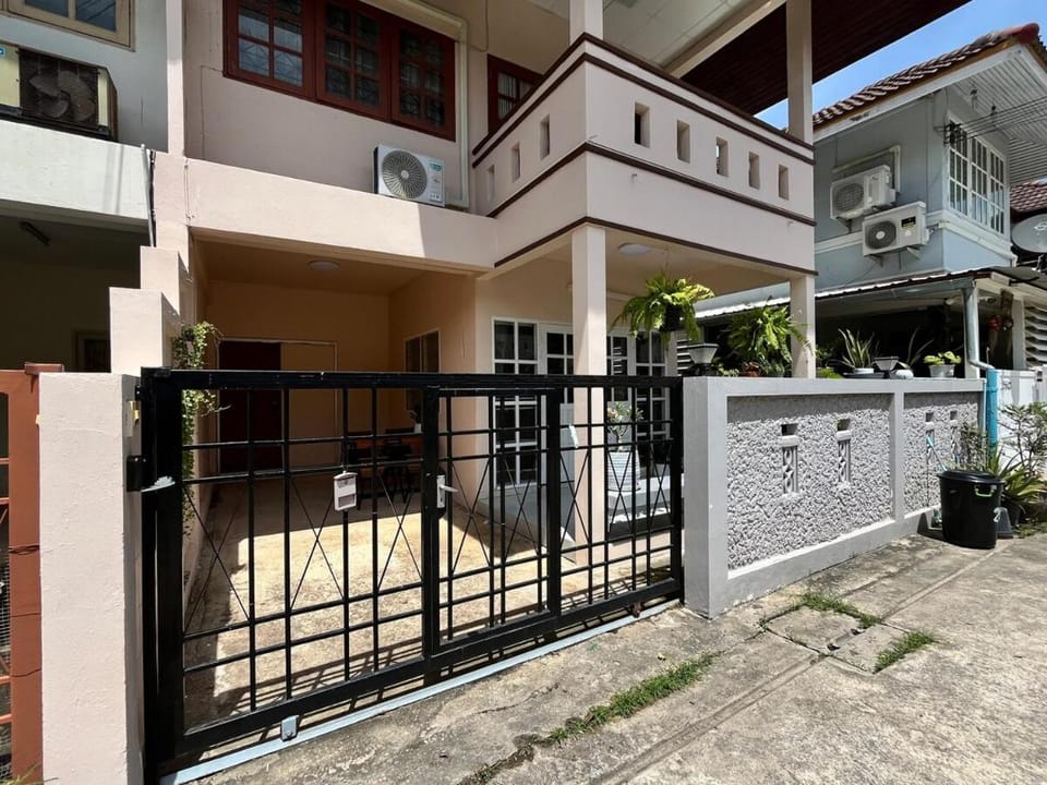 Serene Grey Home Hua Hin House in Nong Kae