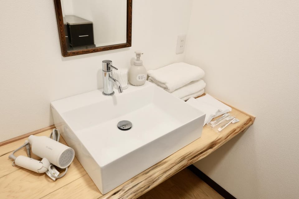 Bathroom, towels
