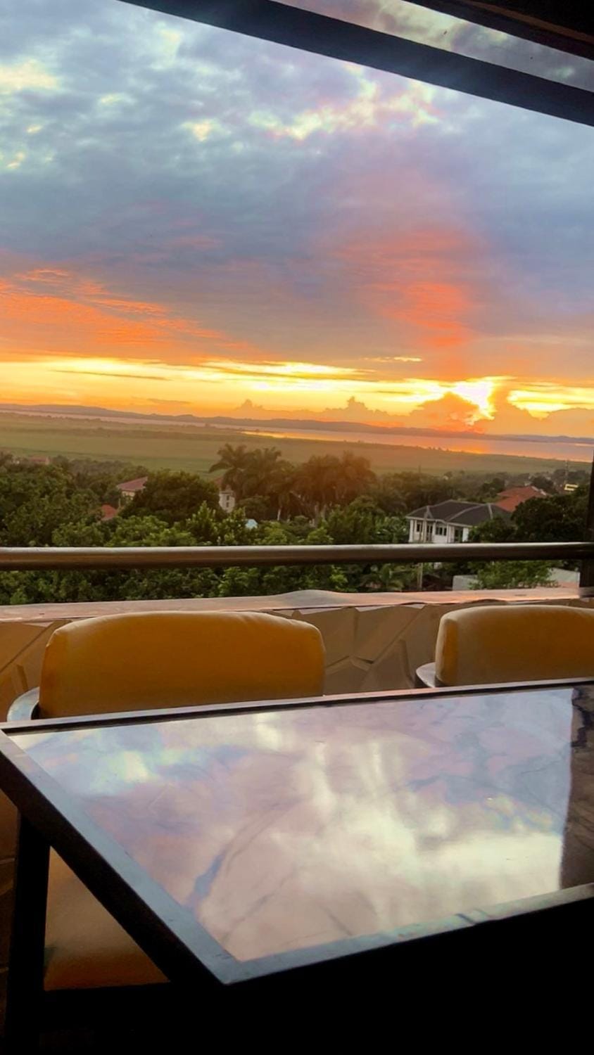 Restaurant/places to eat, View (from property/room), Lounge or bar, Lake view, Sunset