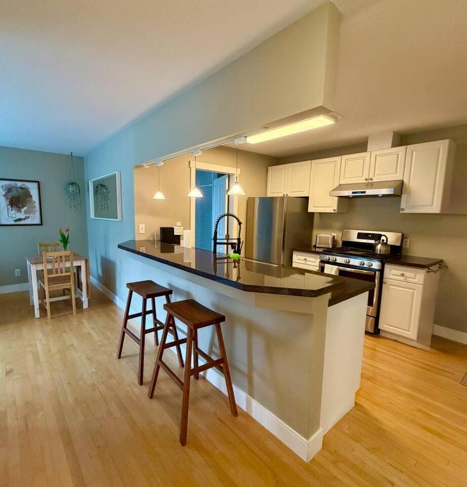 Kitchen or kitchenette, oven, stove, toaster