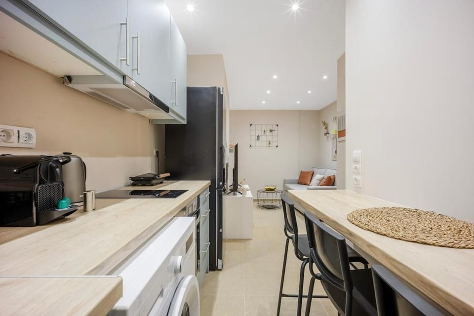 Local Experience #1 Apartment in Athens