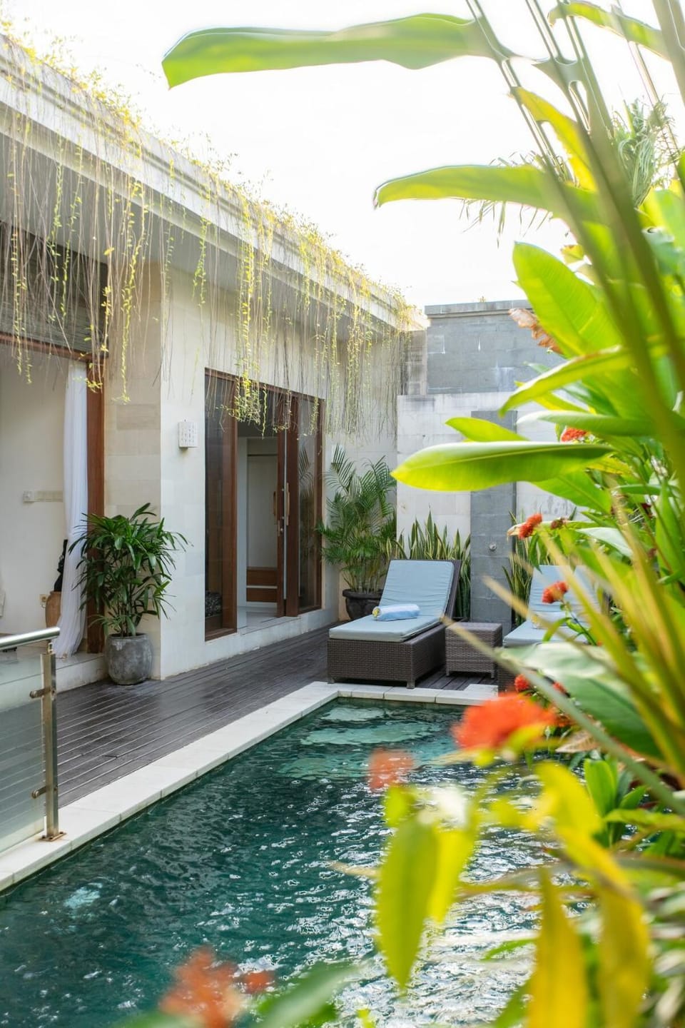 Bali Blue II - Two-Bedroom Tropical Garden Pool Villa Walking Distance from Seminyak Beach Villa in Kuta