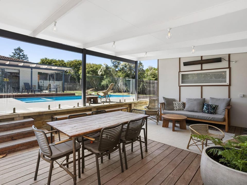Pool, Spa and Play in Rye House in Melbourne