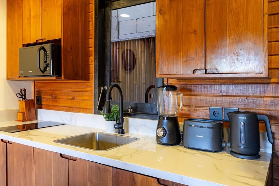 New! Stylish Lumbung Loft 1BR Villa1, Kerobokan Villa in North Kuta