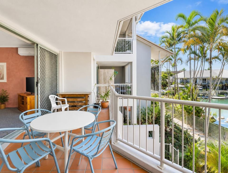 Property building, Patio, Living room