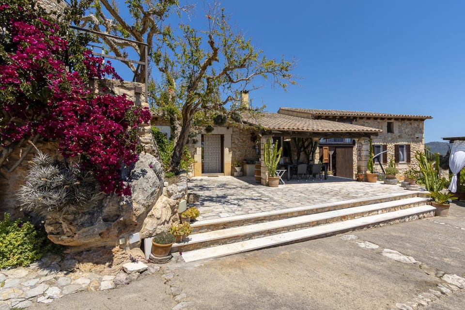 Property building, Facade/entrance, Off site