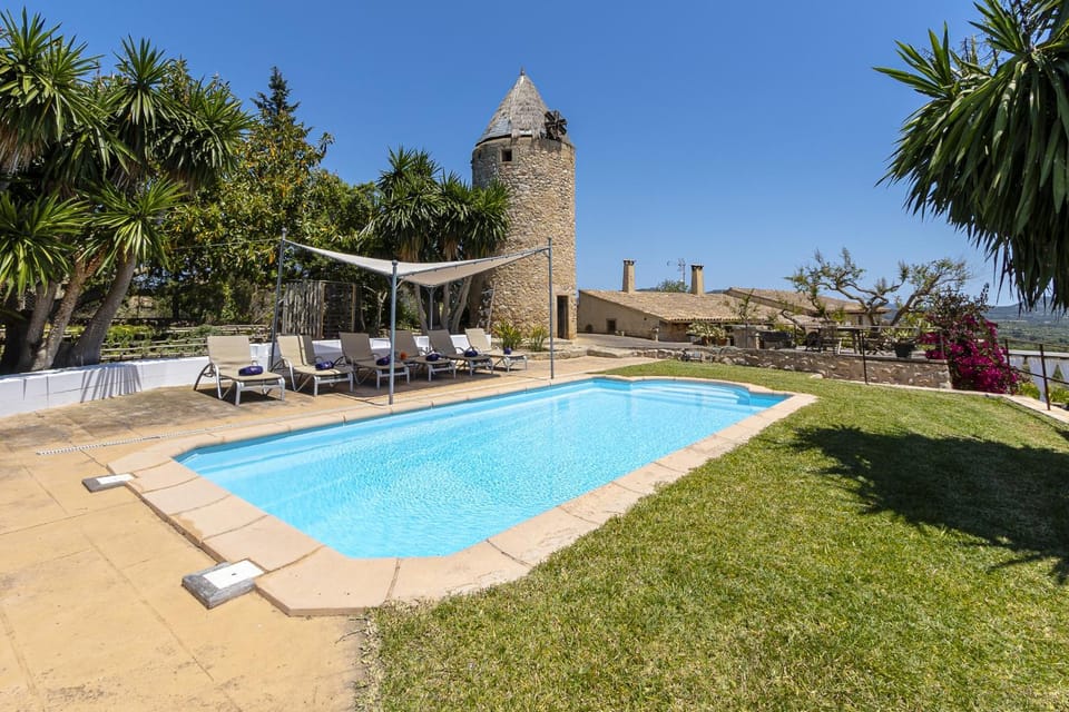 Garden view, Pool view, Swimming pool, sunbed