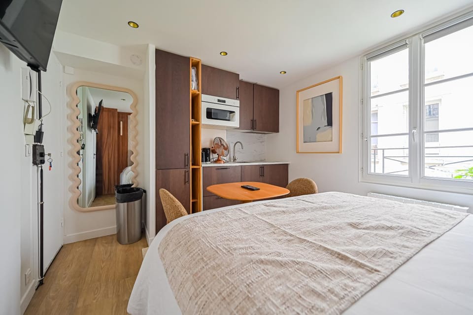 Studio cosy champs Élysée Apartment in Paris
