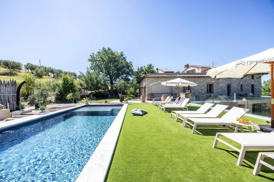 Property building, Spring, Summer, Spa and wellness centre/facilities, Swimming pool