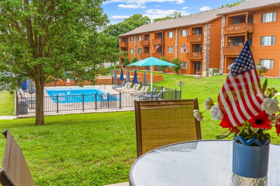 Poolside at The Pointe 2BDR House in Branson
