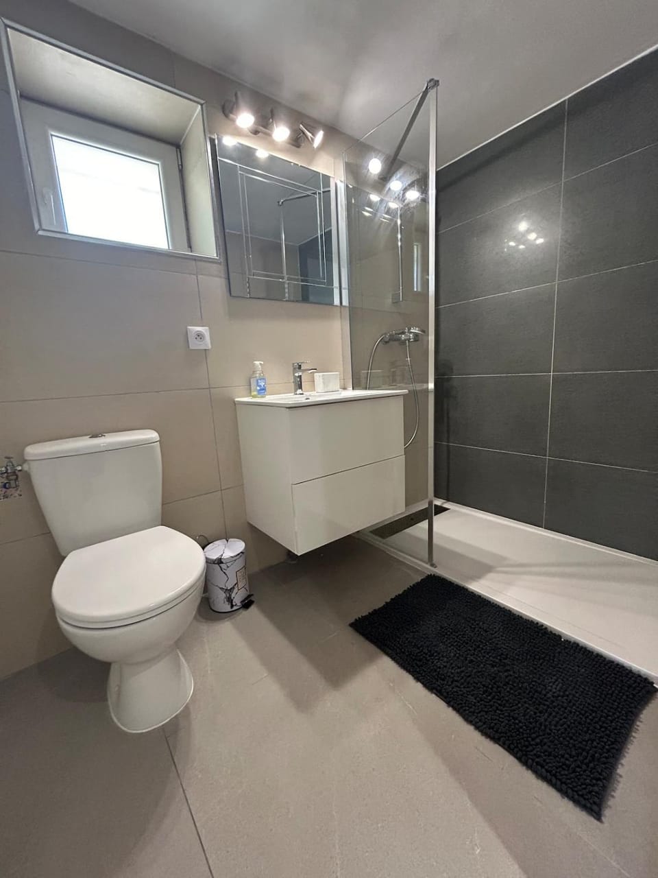 logement centre Bourg, parking privé Apartment in Auvergne-Rhône-Alpes
