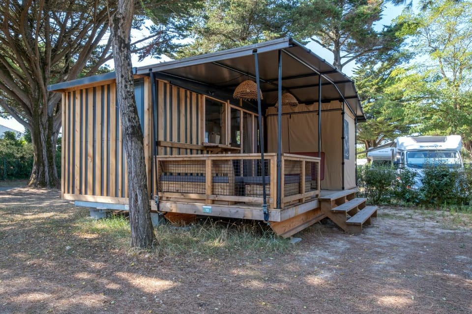 Camping du Lac de Cazaux Campground/ 
RV Resort in Sanguinet