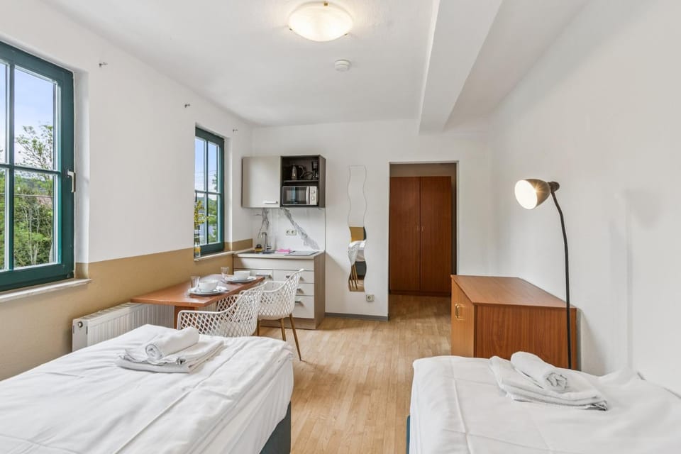 Bed, Kitchen or kitchenette, Photo of the whole room, Dining area, Bedroom, towels, wardrobe