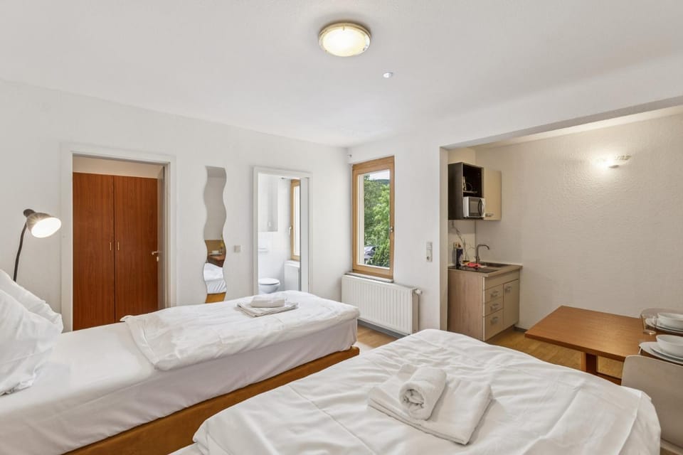 Bed, Kitchen or kitchenette, Photo of the whole room, Dining area, Bedroom, towels, wardrobe