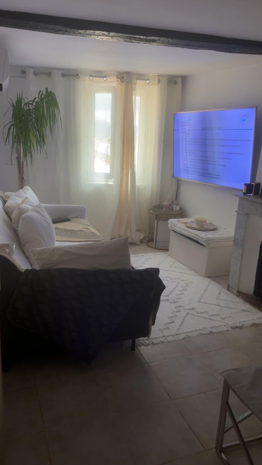 T2 élégant Vue Rocher Centre village Apartment in Roquebrune-sur-Argens