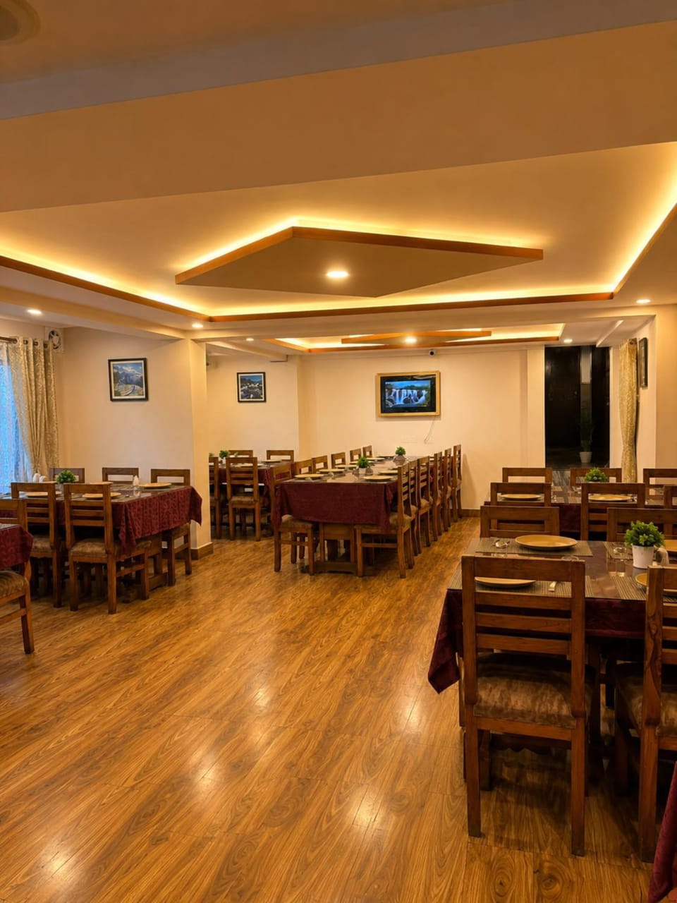 Property building, Restaurant/places to eat, Communal lounge/ TV room, TV and multimedia, Living room, Banquet/Function facilities, Seating area, Evening entertainment, Breakfast