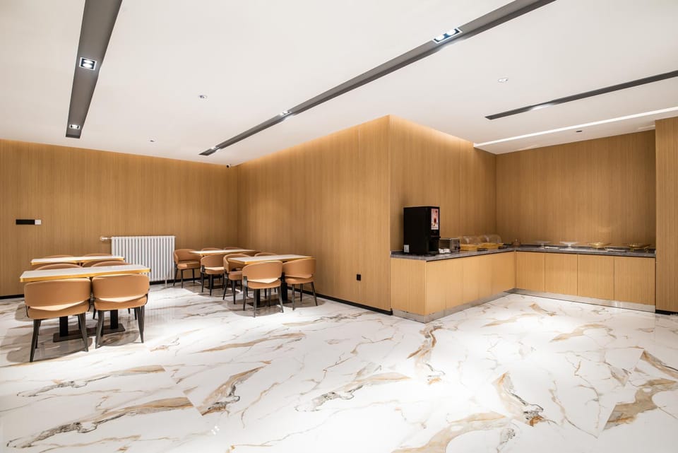 Jingman Zhizhen Business Hotel Maizidian Street Yansha Embassy District Hotel in Beijing
