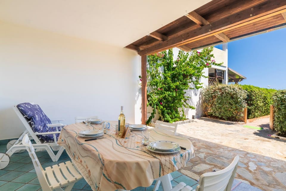 Patio, View (from property/room), Dining area, Garden view