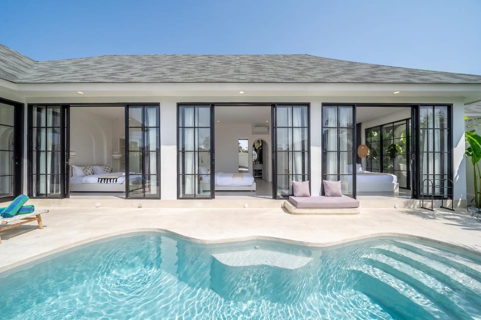 Property building, Patio, Swimming pool, Swimming pool