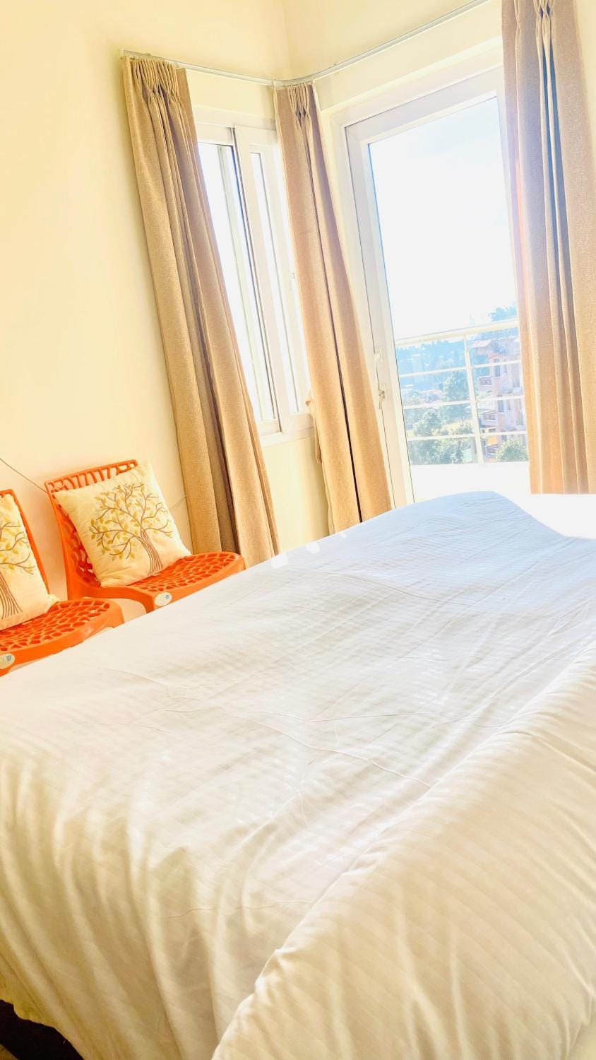 RoyalS Peaceful PenthouseS With Mountains VieW Apartment in Uttarakhand