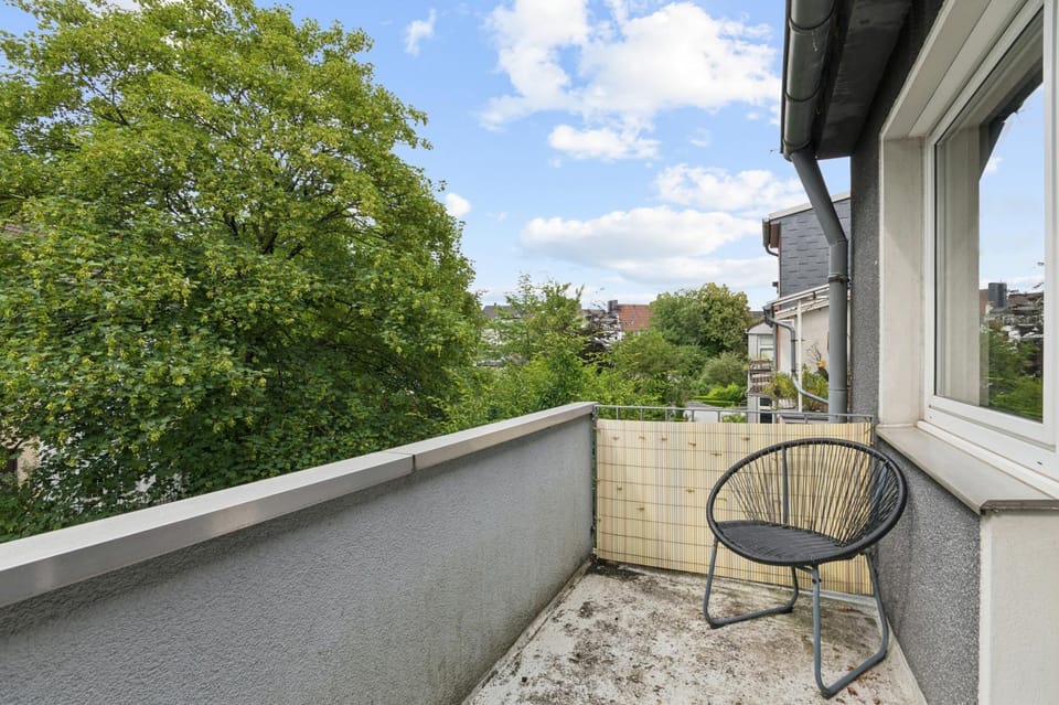 Messe Essen Apt 6 Guests Balcony and Parking Apartment in Essen