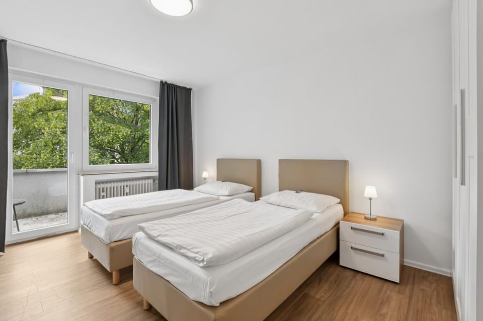 Messe Essen Apt 6 Guests Balcony and Parking Apartment in Essen