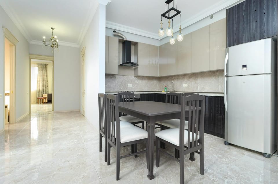 Kitchen or kitchenette, Dining area, oven, stove