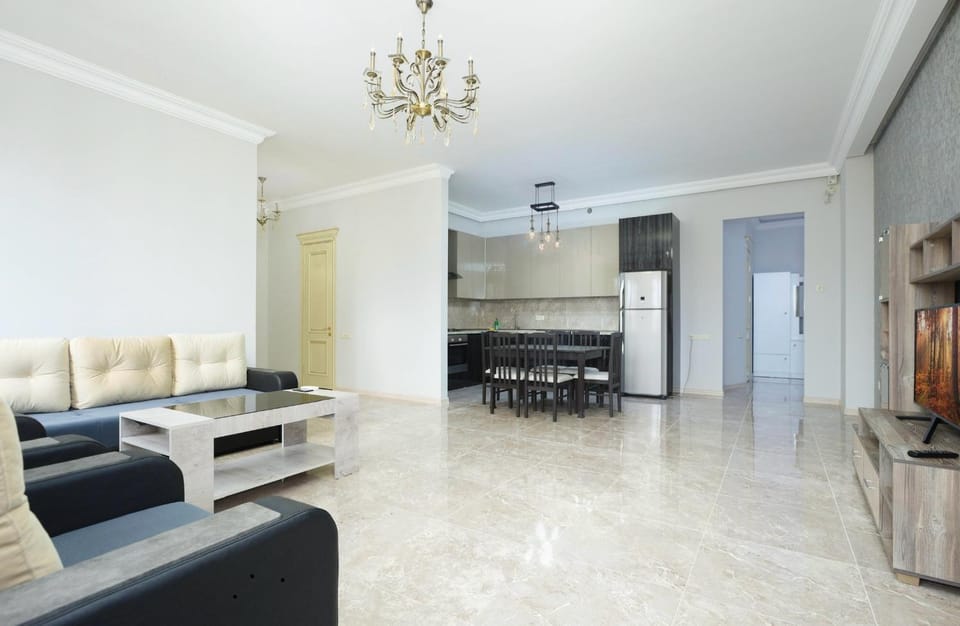 TV and multimedia, Seating area, Dining area