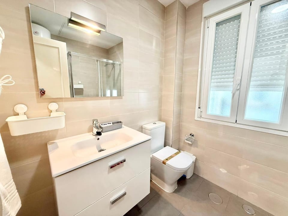 Metro Avenida de America 5 AMCH Hospedaje Apartment in Madrid
