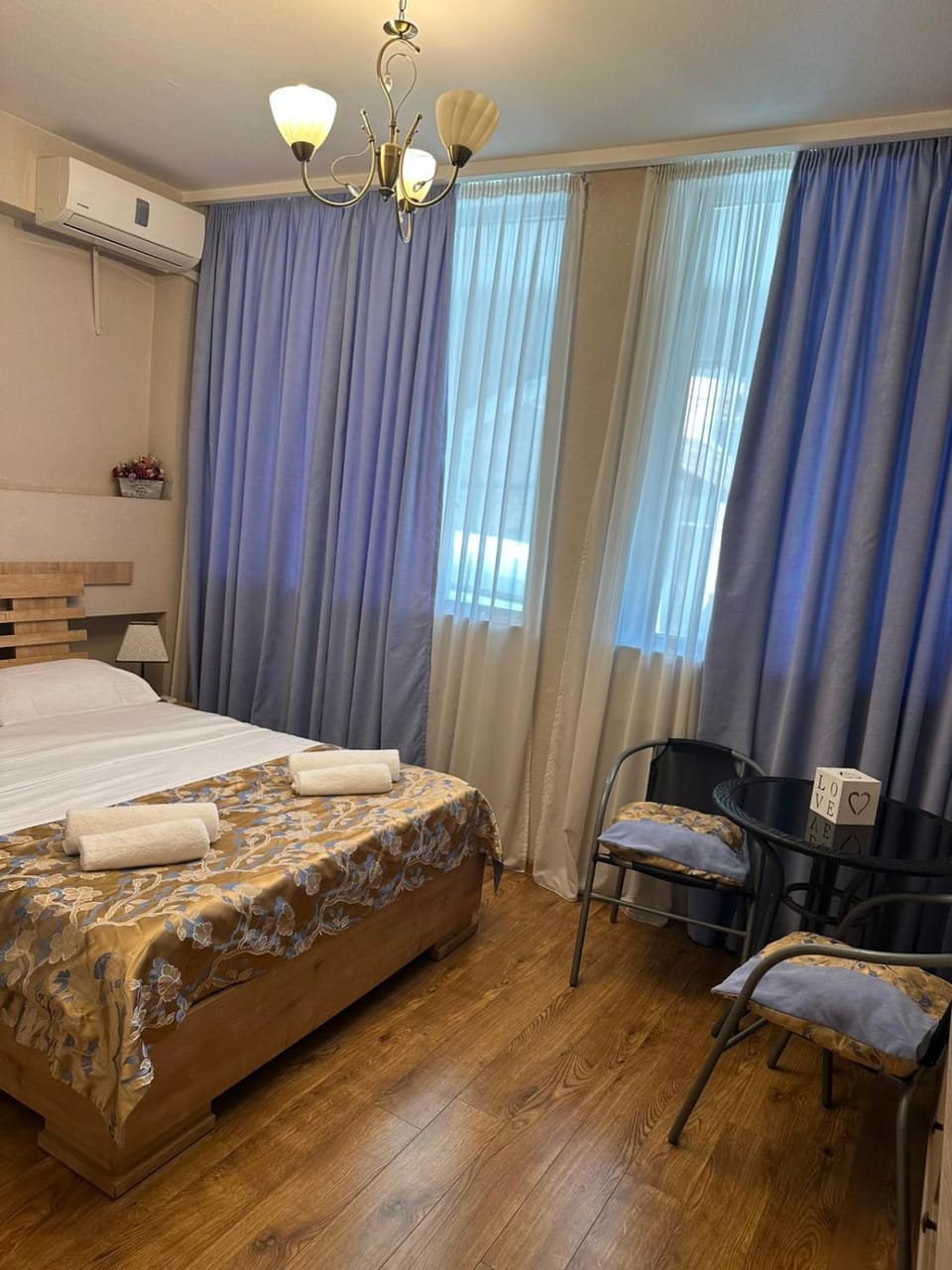 Bed, Photo of the whole room