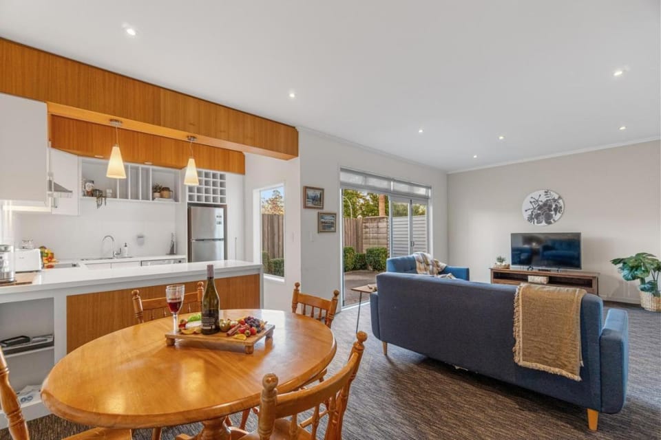 Living room, Dining area, kitchen