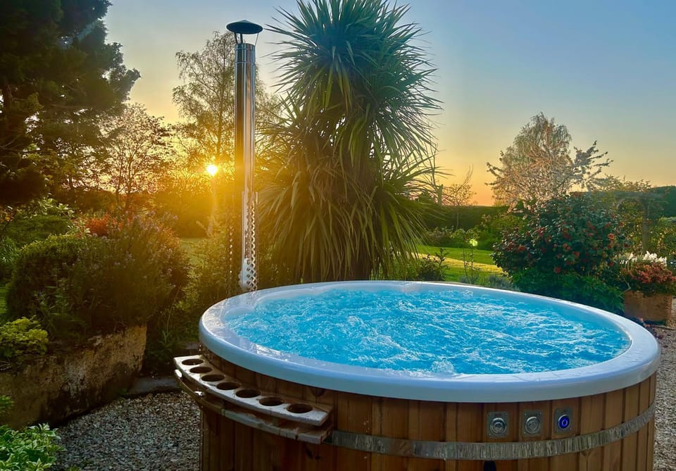 Luxury 16th Century 4-Beds Tudor Cottage House in Wychavon District