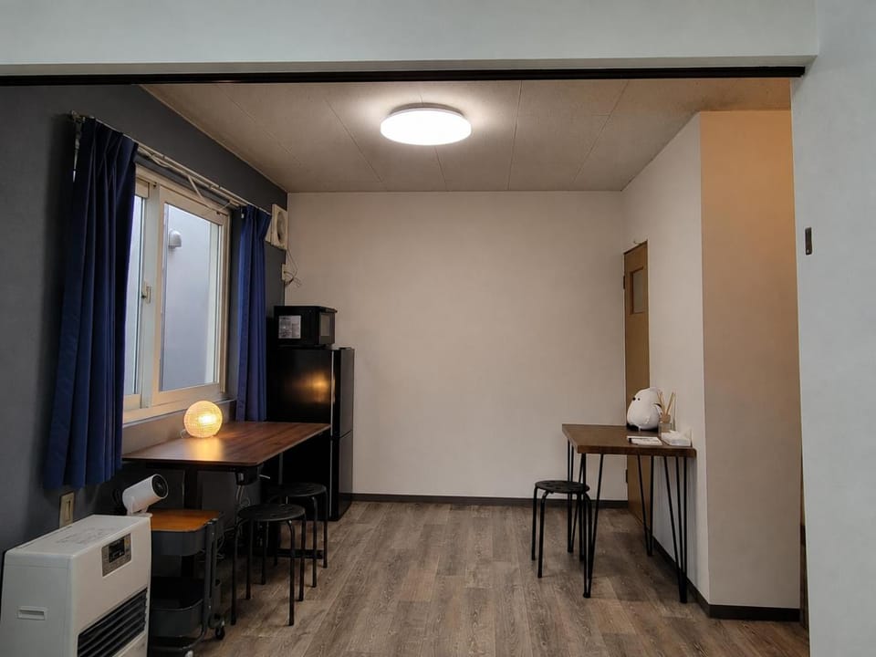 Oru 206 プロジェクター完備で夜も楽しめる部屋 Wi-Fi及びエアコンあり Apartment in Sapporo