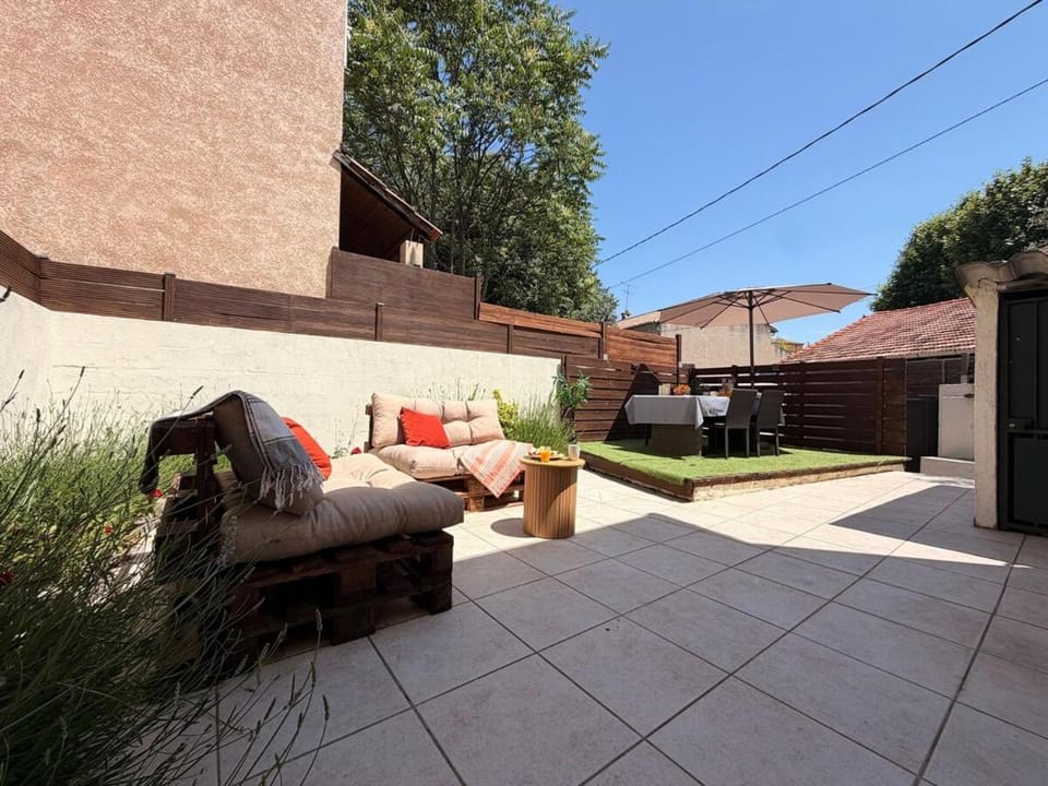 Le Soleya - Clim- Terrasse Apartment in Alès