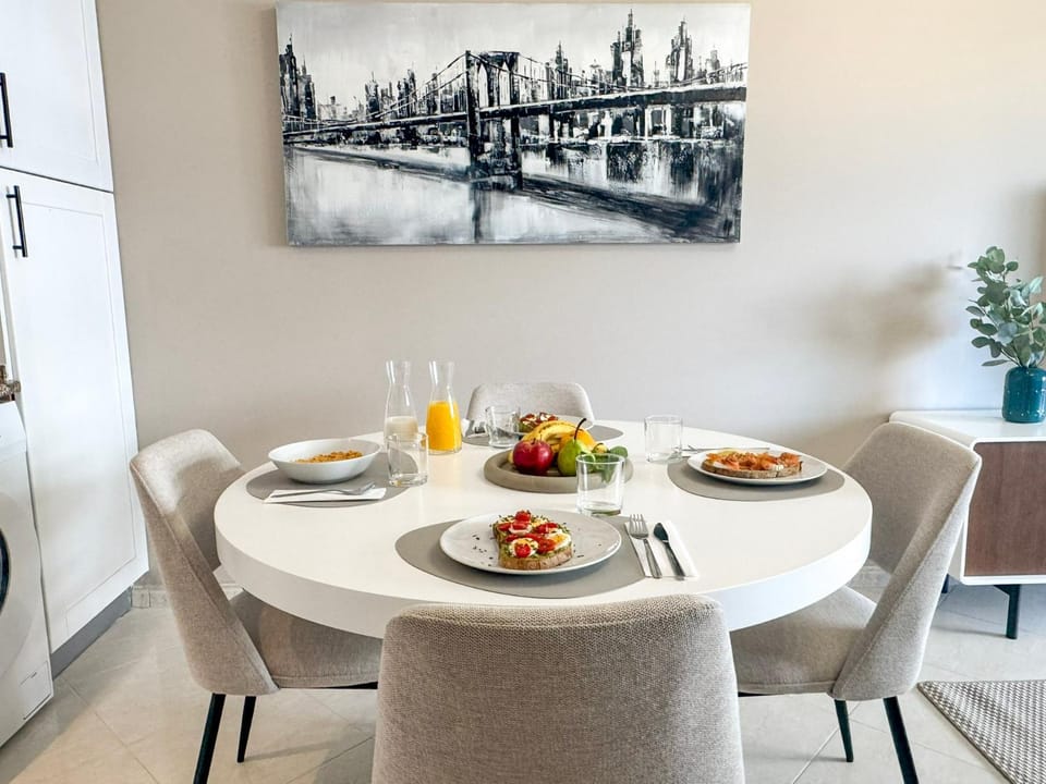 Dining area, Meals