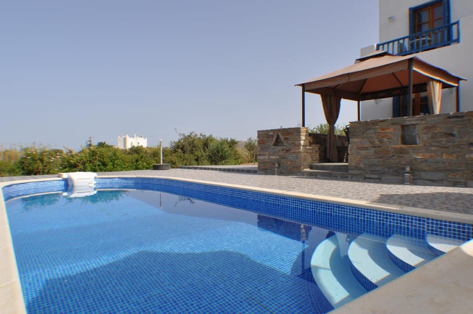 Property building, Garden, Swimming pool